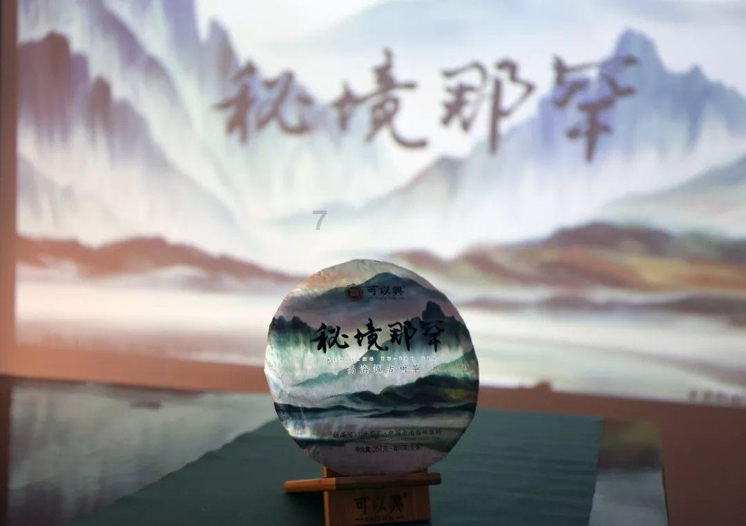 鲜明的反义词可以是单调吗？